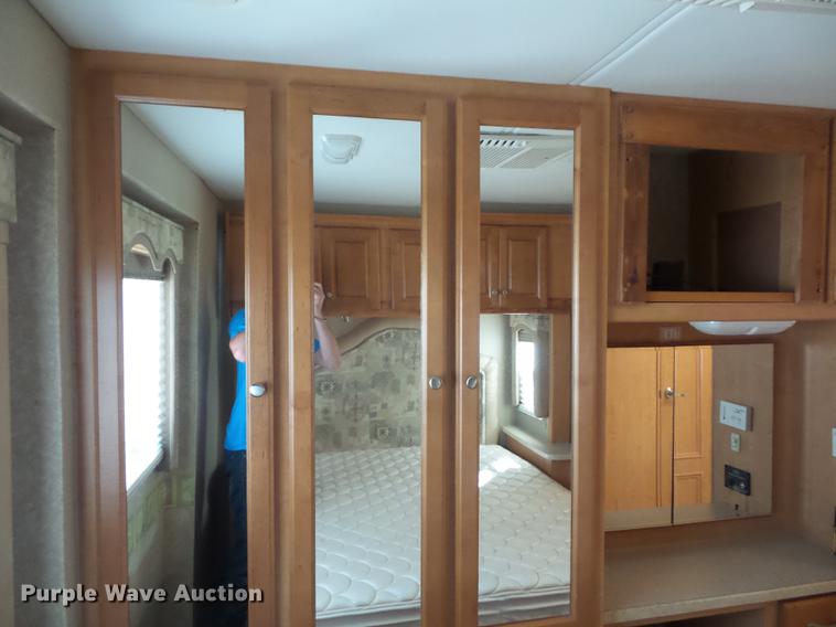 image for item DA0868 2006 Chevrolet C5500 Chateau RV