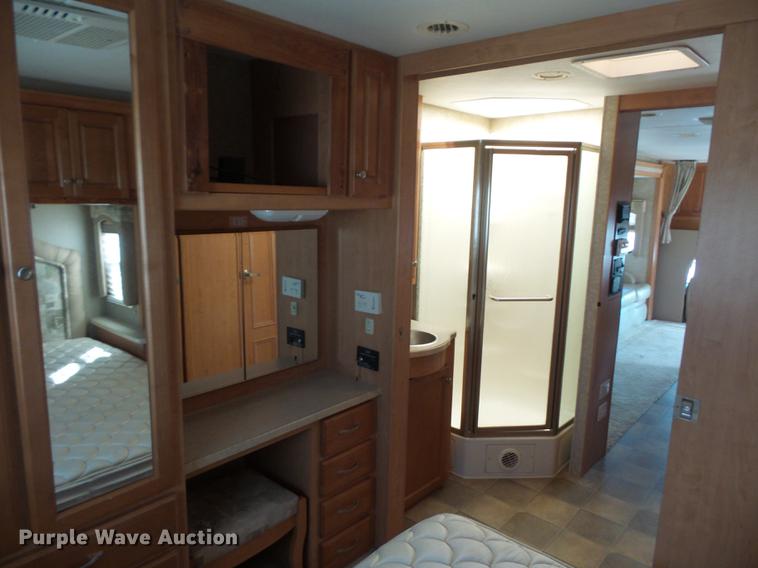 image for item DA0868 2006 Chevrolet C5500 Chateau RV