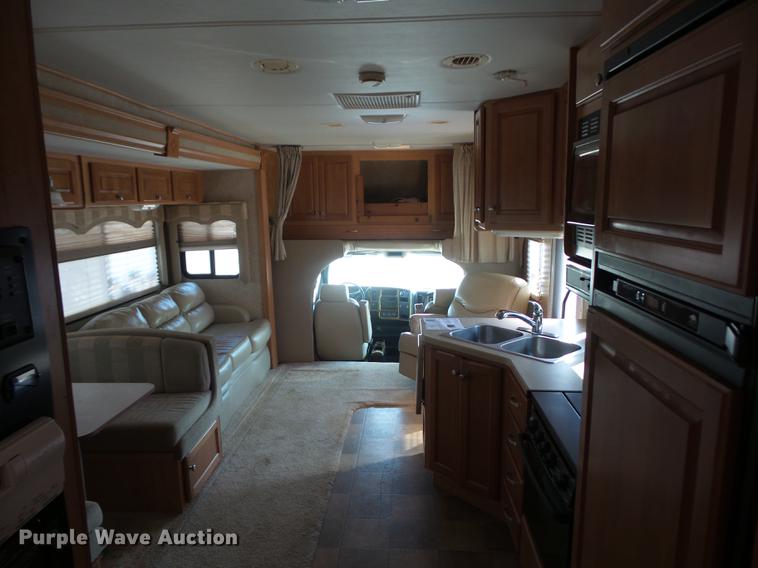 image for item DA0868 2006 Chevrolet C5500 Chateau RV