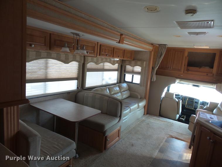 image for item DA0868 2006 Chevrolet C5500 Chateau RV