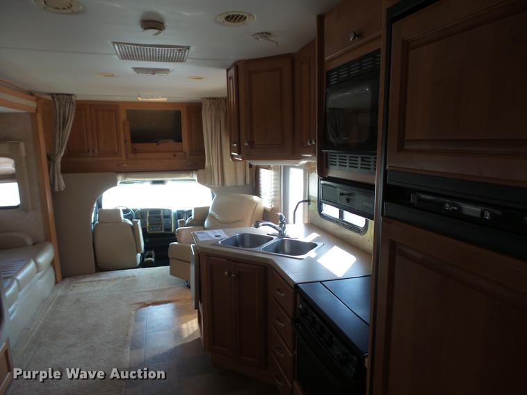 image for item DA0868 2006 Chevrolet C5500 Chateau RV