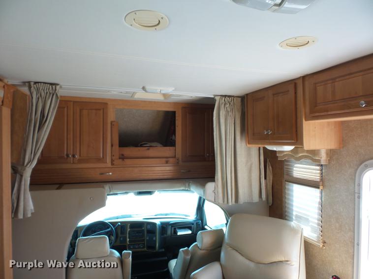 image for item DA0868 2006 Chevrolet C5500 Chateau RV