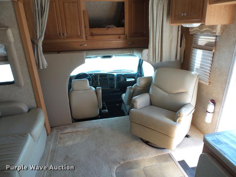 image for item DA0868 2006 Chevrolet C5500 Chateau RV