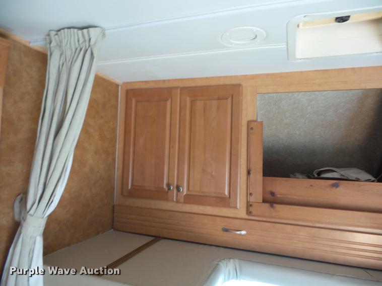 image for item DA0868 2006 Chevrolet C5500 Chateau RV