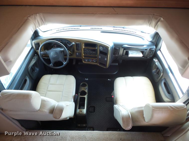 image for item DA0868 2006 Chevrolet C5500 Chateau RV