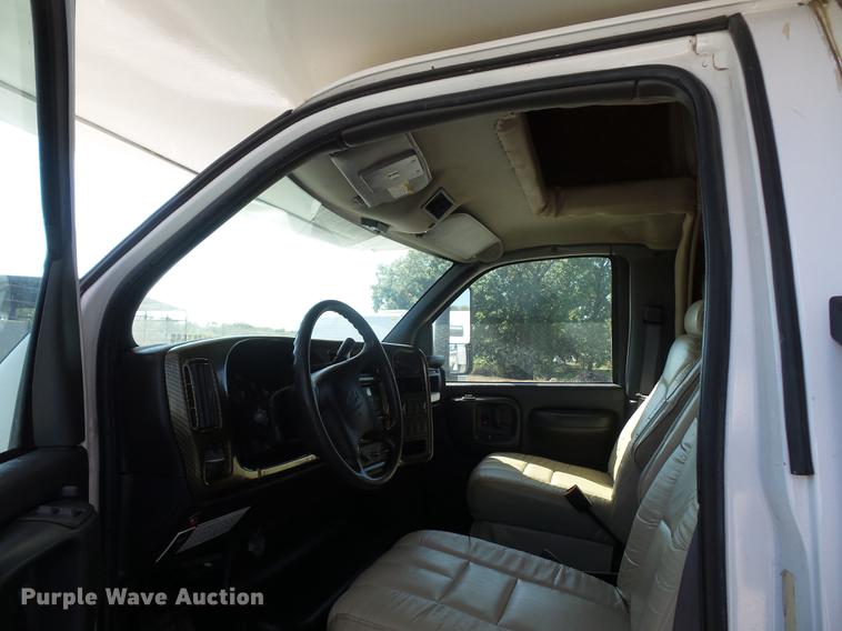 image for item DA0868 2006 Chevrolet C5500 Chateau RV