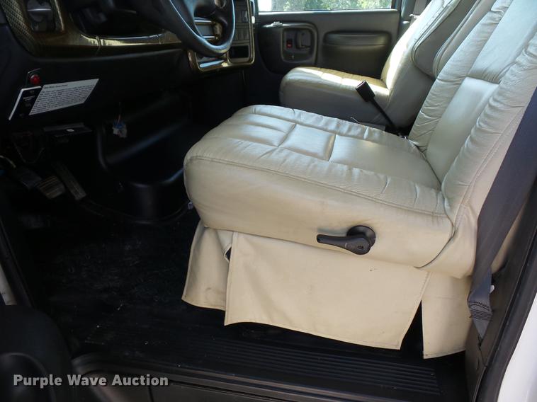 image for item DA0868 2006 Chevrolet C5500 Chateau RV