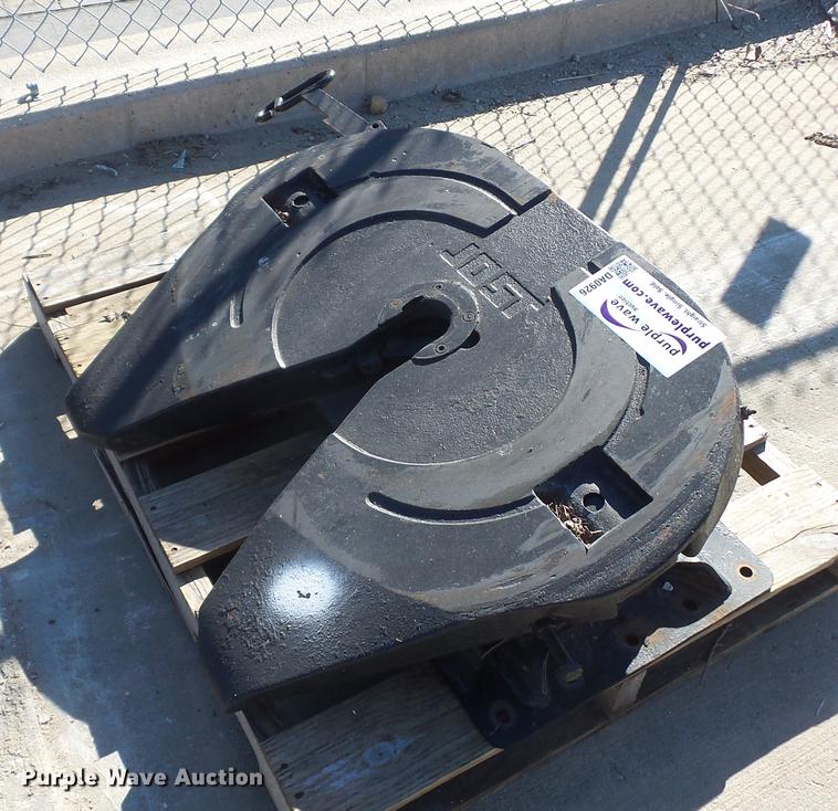 Jost fifth wheel plate in Raytown, MO Item DA0926 sold Purple Wave