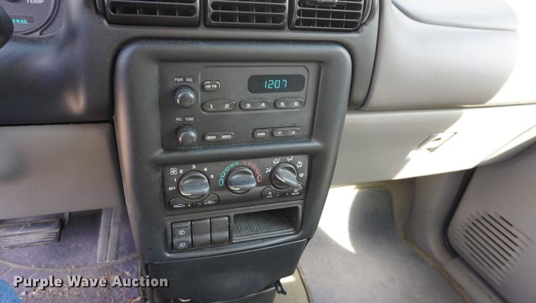 image for item DA1318 2002 Chevrolet Venture van