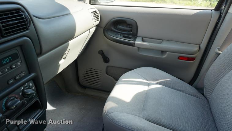 image for item DA1318 2002 Chevrolet Venture van