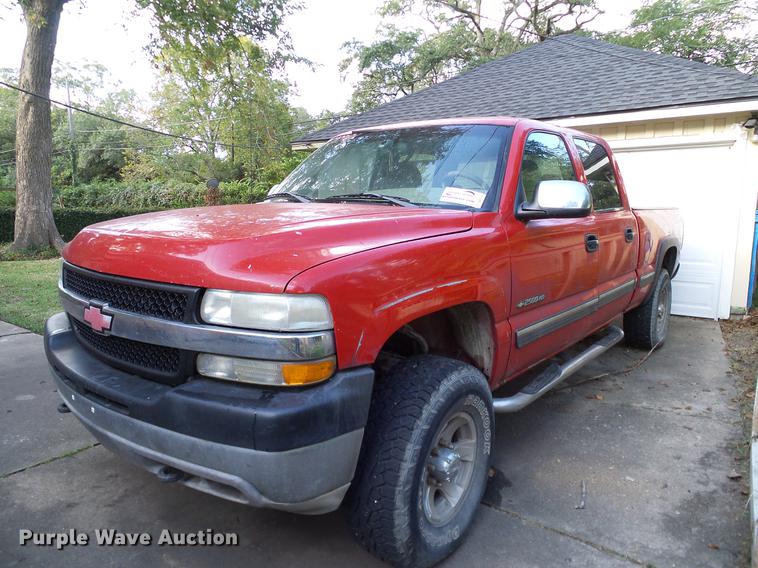 image for item DA6959 2001 Chevrolet Silverado 2500HD Crew Cab pickup truck