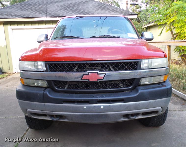 image for item DA6959 2001 Chevrolet Silverado 2500HD Crew Cab pickup truck