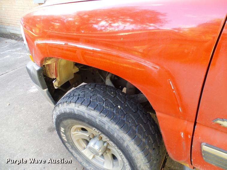 image for item DA6959 2001 Chevrolet Silverado 2500HD Crew Cab pickup truck