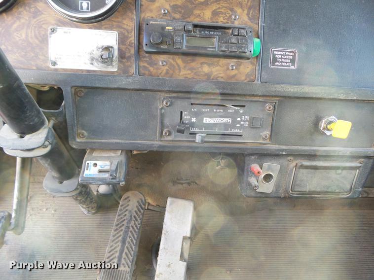 image for item DA7006 1997 Kenworth T300 box truck