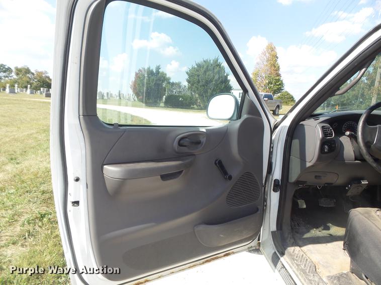 image for item DB6393 2001 Ford F150 XL pickup truck