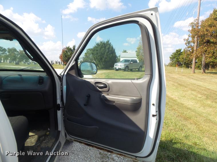 image for item DB6393 2001 Ford F150 XL pickup truck