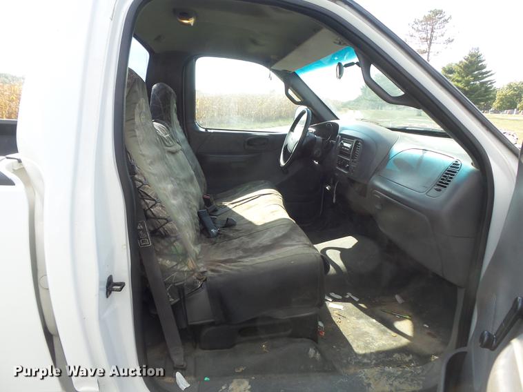 image for item DB6393 2001 Ford F150 XL pickup truck