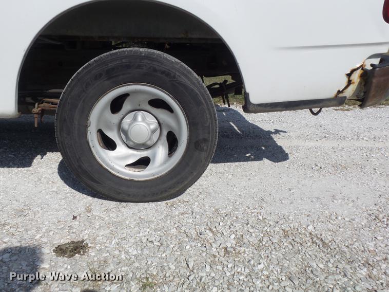 image for item DB6393 2001 Ford F150 XL pickup truck