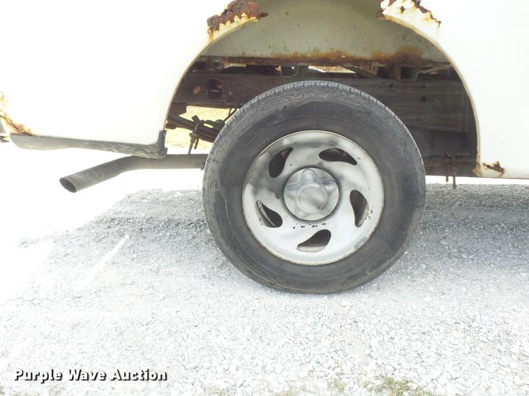 image for item DB6393 2001 Ford F150 XL pickup truck