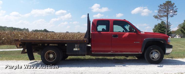 image for item DB6398 2001 Chevrolet Silverado 3500 Ext. Cab flatbed pickup truck