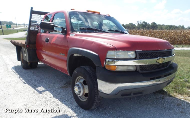 image for item DB6398 2001 Chevrolet Silverado 3500 Ext. Cab flatbed pickup truck