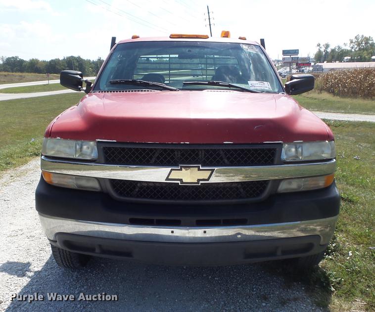 image for item DB6398 2001 Chevrolet Silverado 3500 Ext. Cab flatbed pickup truck
