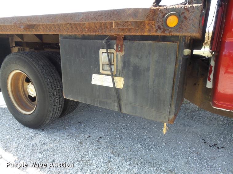 image for item DB6398 2001 Chevrolet Silverado 3500 Ext. Cab flatbed pickup truck