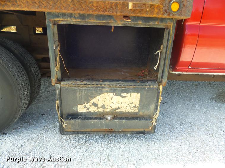 image for item DB6398 2001 Chevrolet Silverado 3500 Ext. Cab flatbed pickup truck