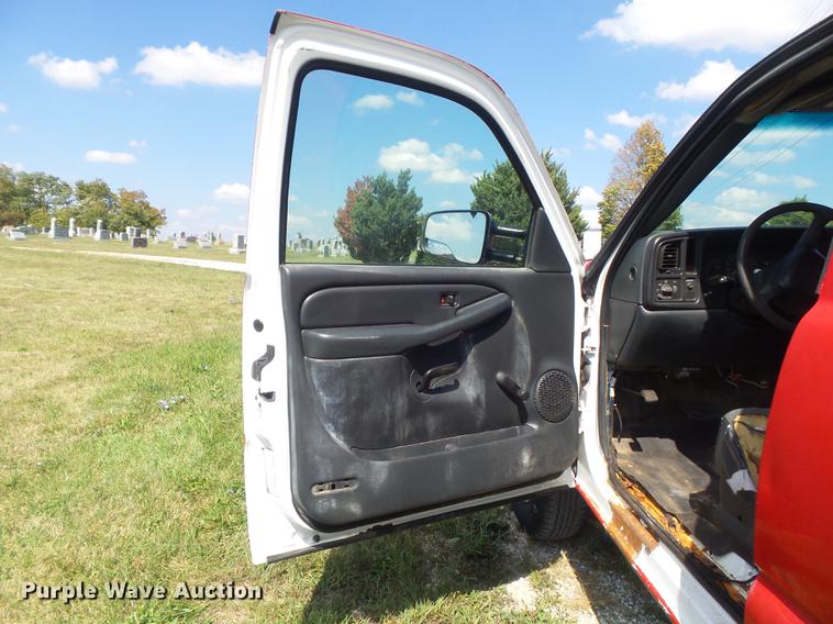 image for item DB6398 2001 Chevrolet Silverado 3500 Ext. Cab flatbed pickup truck