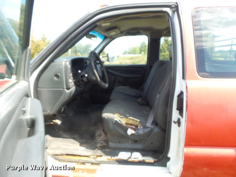 image for item DB6398 2001 Chevrolet Silverado 3500 Ext. Cab flatbed pickup truck