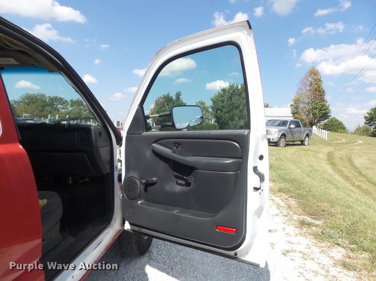 image for item DB6398 2001 Chevrolet Silverado 3500 Ext. Cab flatbed pickup truck