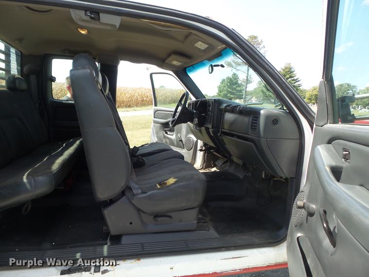 image for item DB6398 2001 Chevrolet Silverado 3500 Ext. Cab flatbed pickup truck