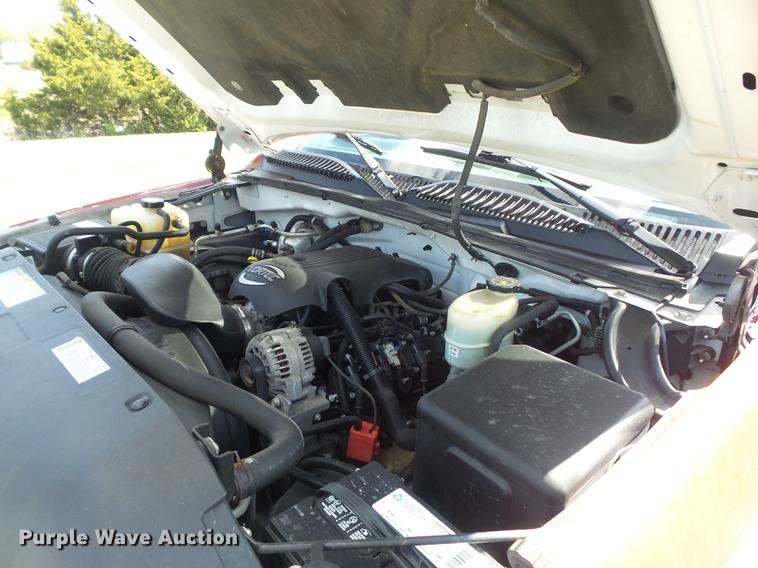 image for item DB6398 2001 Chevrolet Silverado 3500 Ext. Cab flatbed pickup truck