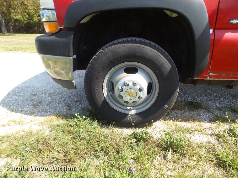 image for item DB6398 2001 Chevrolet Silverado 3500 Ext. Cab flatbed pickup truck