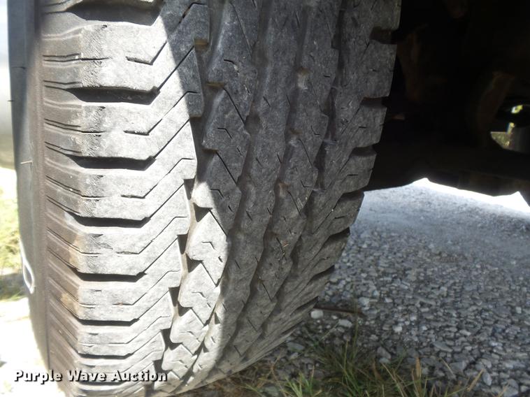 image for item DB6398 2001 Chevrolet Silverado 3500 Ext. Cab flatbed pickup truck