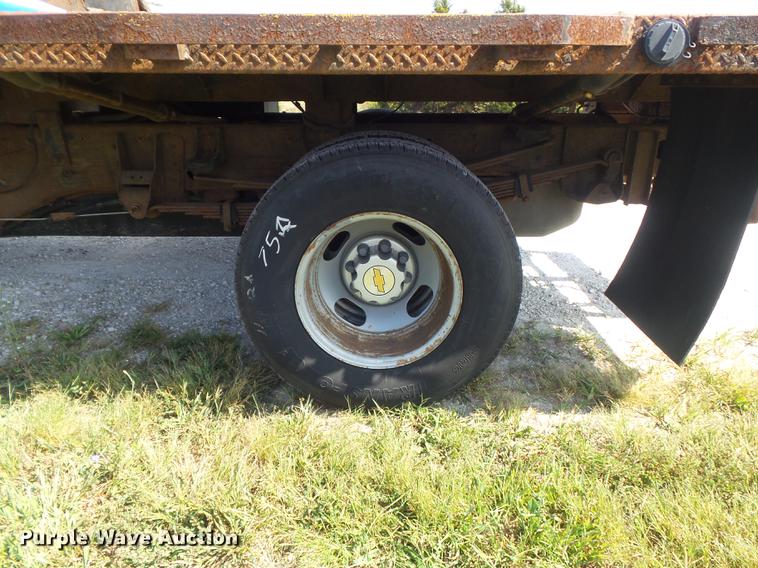image for item DB6398 2001 Chevrolet Silverado 3500 Ext. Cab flatbed pickup truck