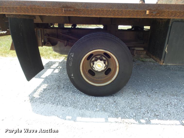 image for item DB6398 2001 Chevrolet Silverado 3500 Ext. Cab flatbed pickup truck