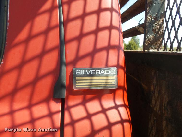 image for item DB6398 2001 Chevrolet Silverado 3500 Ext. Cab flatbed pickup truck