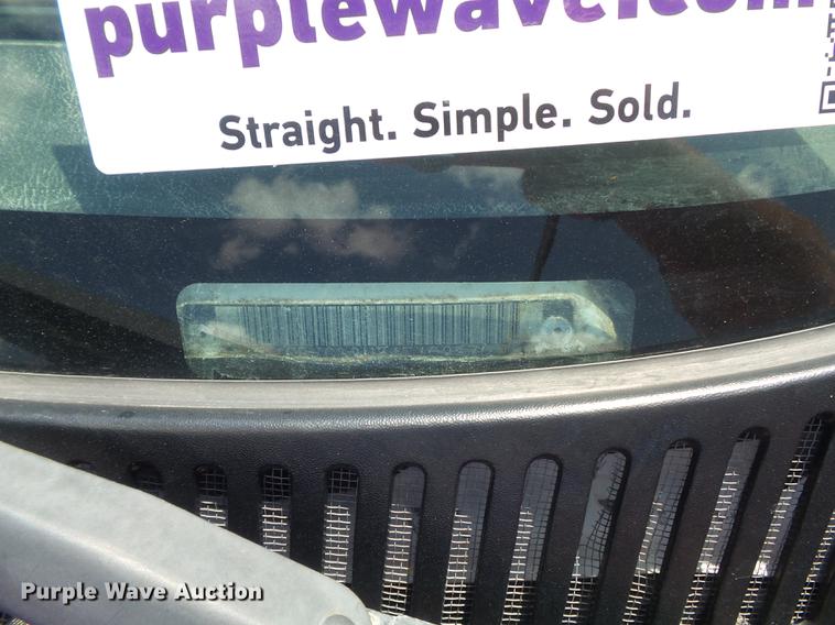 image for item DB6398 2001 Chevrolet Silverado 3500 Ext. Cab flatbed pickup truck