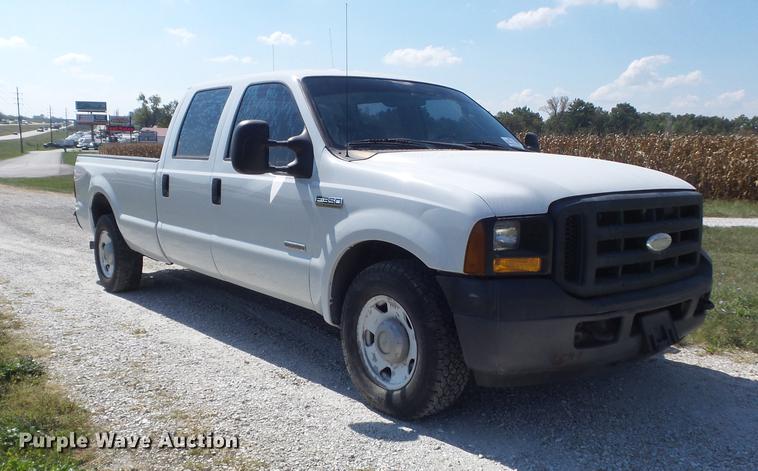 image for item DB6402 2007 Ford F350 Super Duty XL Crew Cab pickup truck