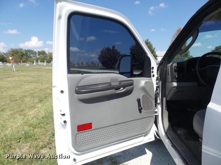 image for item DB6402 2007 Ford F350 Super Duty XL Crew Cab pickup truck