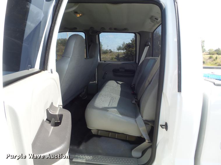 image for item DB6402 2007 Ford F350 Super Duty XL Crew Cab pickup truck