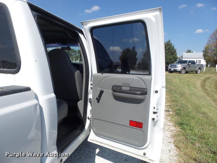 image for item DB6402 2007 Ford F350 Super Duty XL Crew Cab pickup truck