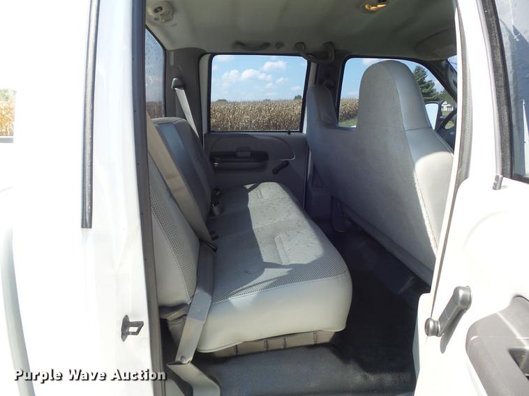 image for item DB6402 2007 Ford F350 Super Duty XL Crew Cab pickup truck