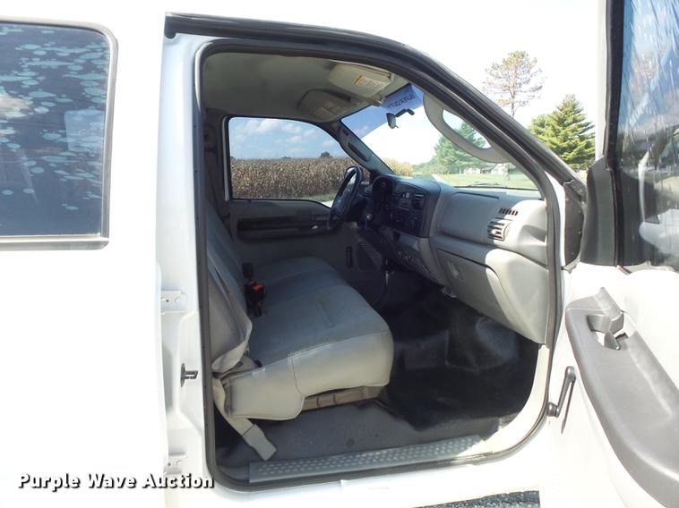 image for item DB6402 2007 Ford F350 Super Duty XL Crew Cab pickup truck