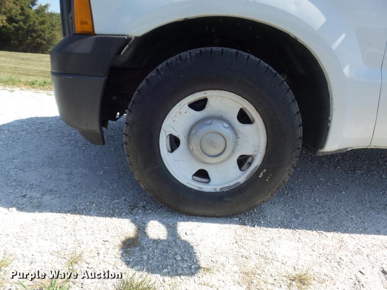 image for item DB6402 2007 Ford F350 Super Duty XL Crew Cab pickup truck