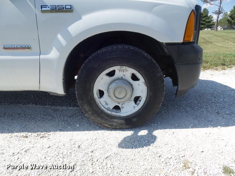 image for item DB6402 2007 Ford F350 Super Duty XL Crew Cab pickup truck
