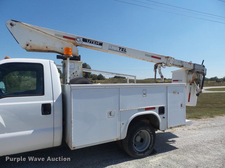 image for item DB6408 2000 Ford F350 Super Duty XL bucket truck