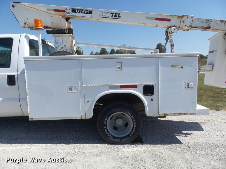 image for item DB6408 2000 Ford F350 Super Duty XL bucket truck