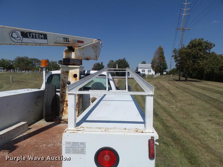 image for item DB6408 2000 Ford F350 Super Duty XL bucket truck